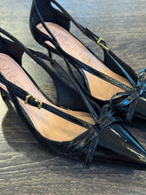 Carica l'immagine nel visualizzatore di Gallery, VICENZA DECOLLETE' IN VERNICE NERA TACCO 5CM FIOCCO