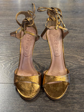 Carica l'immagine nel visualizzatore di Gallery, VICENZA SANDALO IN PELLE LAMINATA BRONZO TACCO 11 LACCIO