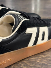 Carica l'immagine nel visualizzatore di Gallery, BACK 70 SNEAKER CON PLATEAU BROOKLYN NERA