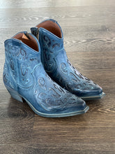 Carica l'immagine nel visualizzatore di Gallery, ZOE TEXANO IN PELLE COLOR JEANS CON INSERTI LAMINATI IN TINTA