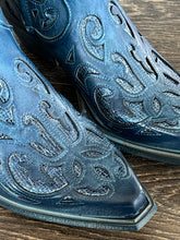 Carica l'immagine nel visualizzatore di Gallery, ZOE TEXANO IN PELLE COLOR JEANS CON INSERTI LAMINATI IN TINTA