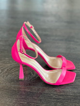 Carica l'immagine nel visualizzatore di Gallery, MISS UNIQUE SANDALO IN PELLE FUXIA TALLONE