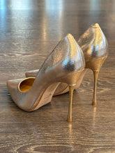 Carica l&#39;immagine nel visualizzatore di Gallery, CARRANO DECOLLETE IN PELLE LAMINATA ORO TACCO 10,5CM  IN ACCIAIO
