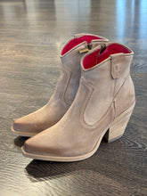Carica l&#39;immagine nel visualizzatore di Gallery, ZOE TEXANO TACCO 8 CM CROSTA BEIGE
