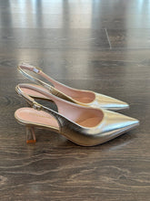Carica l'immagine nel visualizzatore di Gallery, FRANCESCO MILANO SLINGBACK IN PELLE LAMINATA PLATINO TACCO 4,5 CM
