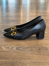 Carica l&#39;immagine nel visualizzatore di Gallery, FRANCESCO MILANO DECOLLETE&#39; PELLE NERA TACCO 5 CM GROSSO ACCESSORIO
