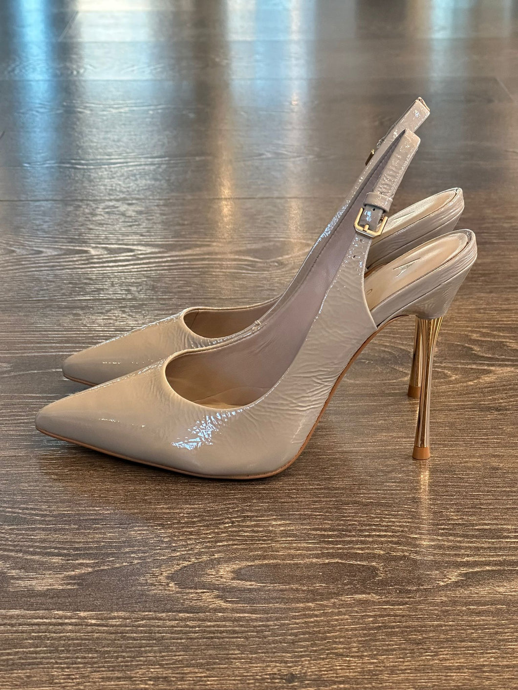 CARRANO SLINGBACK IN MORBIDA VERNICE GRIGIA TACCO 10,5CM  IN ACCIAIO