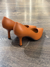 Carica l&#39;immagine nel visualizzatore di Gallery, FRANCESCO MILANO DECOLLETE&#39; PELLE CUOIO SCOLLO CUORE  TACCO 8CM
