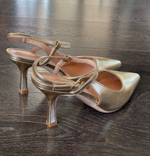 Carica l'immagine nel visualizzatore di Gallery, FRANCESCO MILANO SLINGBACK PELLE PLATINO TACCO 8 CM
