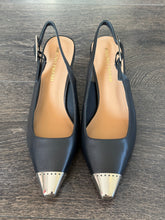Carica l'immagine nel visualizzatore di Gallery, BRUNO PREMI SLINGBACK IN PELLE NERA TACCO 7 CM CON PUNTA METALLO
