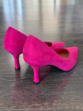 Carica l'immagine nel visualizzatore di Gallery, FRANCESCO MILANO DECOLLETE' IN CAMOSCIO FUXIA  TACCO 8 CM SCOLLO A CUORE
