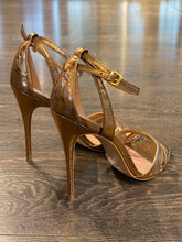 Carica l'immagine nel visualizzatore di Gallery, VICENZA SANDALO IN PELLE LAMINATA BRONZO CON CINTURINO ALLA CAVIGLIA TACCO 11 CM
