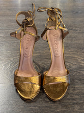 Carica l&#39;immagine nel visualizzatore di Gallery, VICENZA SANDALO IN PELLE LAMINATA BRONZO TACCO 11 LACCIO
