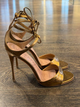 Carica l&#39;immagine nel visualizzatore di Gallery, VICENZA SANDALO IN PELLE LAMINATA BRONZO TACCO 11 LACCIO

