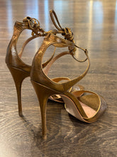 Carica l&#39;immagine nel visualizzatore di Gallery, VICENZA SANDALO IN PELLE LAMINATA BRONZO TACCO 11 LACCIO
