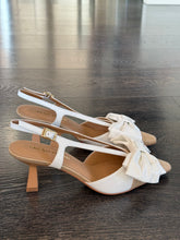 Carica l'immagine nel visualizzatore di Gallery, BRUNO PREMI SLINGBACK FIOCCO BIANCO
