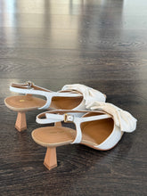 Carica l'immagine nel visualizzatore di Gallery, BRUNO PREMI SLINGBACK FIOCCO BIANCO
