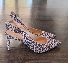 Carica l'immagine nel visualizzatore di Gallery, EMANUELA PASSERI SLINGBACK IN CAMOSCIO STAMPA LEOPARDO
