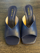 Carica l'immagine nel visualizzatore di Gallery, CECIL MULE IN PELLE BLU TACCO SCULTURA 9 CM
