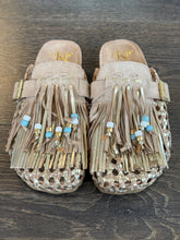 Carica l'immagine nel visualizzatore di Gallery, EKP SABOT IN PELLE INTRECCIATA BEIGE-PLATINO
