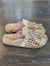 Carica l'immagine nel visualizzatore di Gallery, EKP SABOT IN PELLE INTRECCIATA BEIGE-PLATINO
