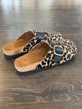 Carica l'immagine nel visualizzatore di Gallery, EKP SABOT IN CAVALLINO STAMPA LEOPARDO
