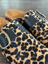 Carica l'immagine nel visualizzatore di Gallery, EKP SABOT IN CAVALLINO STAMPA LEOPARDO
