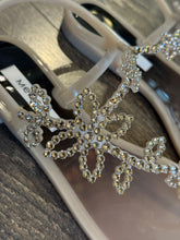 Carica l'immagine nel visualizzatore di Gallery, MENGHI SANDALO INFRADITO CUMINO"CAVIGLIERA" IN GOMMA CON SWAROVSKI MADE IN ITALY
