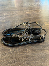 Carica l'immagine nel visualizzatore di Gallery, MENGHI SANDALO INFRADITO NERO"CAVIGLIERA" IN GOMMA CON SWAROVSKI MADE IN ITALY
