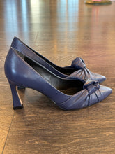 Carica l&#39;immagine nel visualizzatore di Gallery, MISS UNIQUE DECOLLETE&#39; IN PELLE BLU TC 7 NODO
