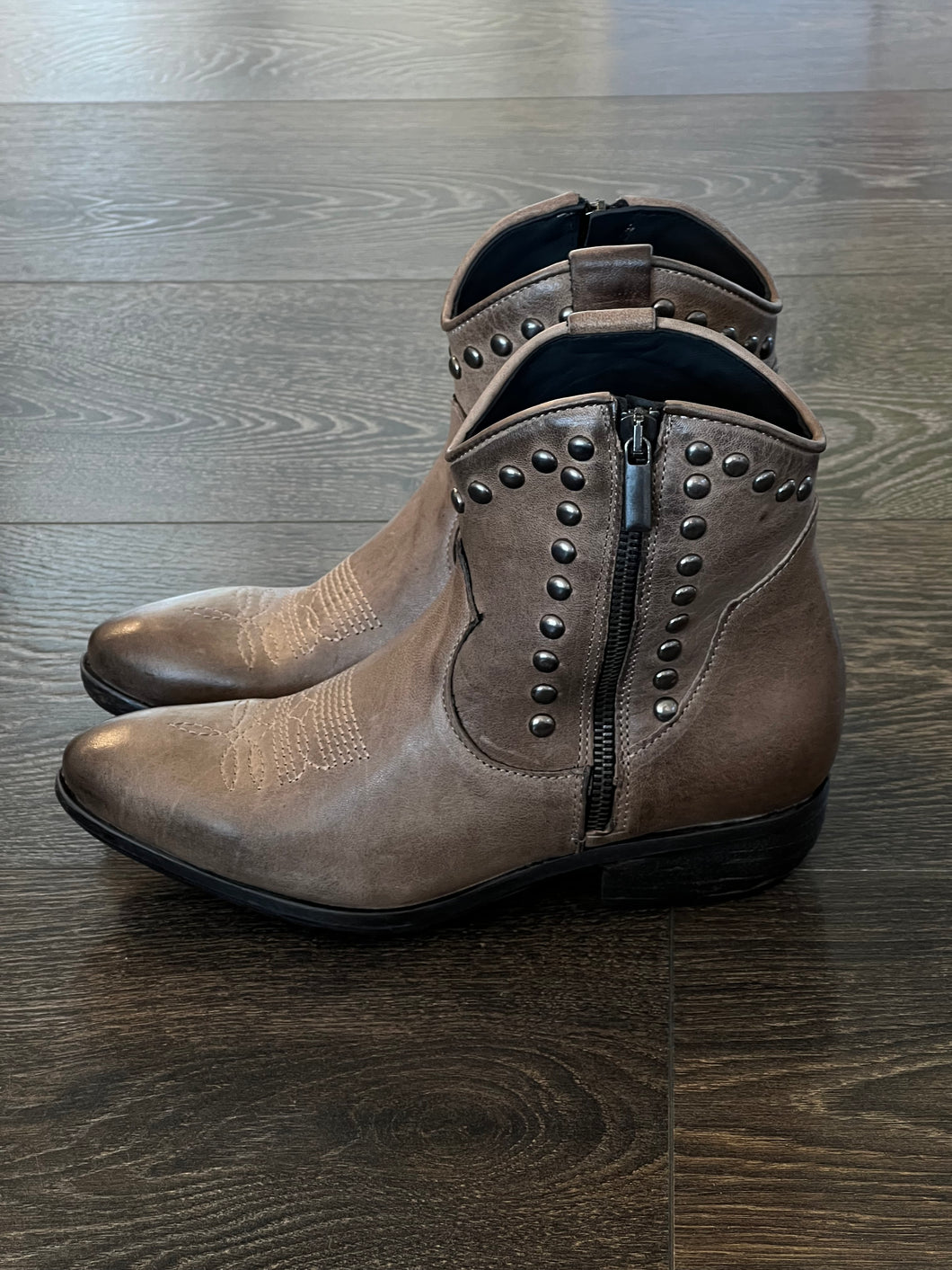 ZOE TEXANO IN PELLE FANGO+ BORCHIE
