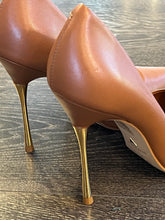 Carica l&#39;immagine nel visualizzatore di Gallery, CARRANO DECOLLETE IN PELLE CUOIO TACCO 10,5CM  IN ACCIAIO
