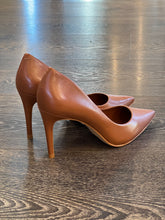 Carica l&#39;immagine nel visualizzatore di Gallery, CARRANO DECOLLETE&#39; IN PELLE CUOIO TACCO 8,5CM
