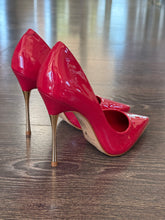 Carica l'immagine nel visualizzatore di Gallery, CARRANO DECOLLETE IN MORBIDA VERNICE ROSSA TACCO 10,5CM  IN ACCIAIO
