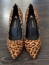 Carica l'immagine nel visualizzatore di Gallery, CARRANO DECOLLETE IN CAVALLINO LEOPARDATO TACCO 10,5CM  IN ACCIAIO

