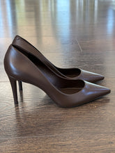 Carica l'immagine nel visualizzatore di Gallery, CARRANO DECOLLETE' IN PELLE MARRONE TACCO 8,5CM
