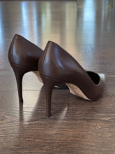 Carica l'immagine nel visualizzatore di Gallery, CARRANO DECOLLETE' IN PELLE MARRONE TACCO 8,5CM
