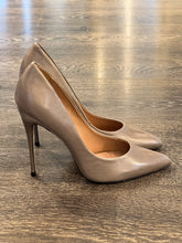Carica l'immagine nel visualizzatore di Gallery, VICENZA DECOLLETE' IN PELLE TAUPE TACCO 10,5 CM
