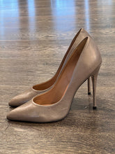 Carica l'immagine nel visualizzatore di Gallery, VICENZA DECOLLETE' IN PELLE TAUPE TACCO 10,5 CM
