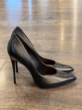 Carica l'immagine nel visualizzatore di Gallery, VICENZA DECOLLETE' IN PELLE NERA TACCO 10,5 CM
