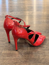 Carica l&#39;immagine nel visualizzatore di Gallery, MISS UNIQUE DECOLLETE&#39; IN VERNICE ROSSA TC8,5CM
