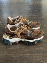 Carica l'immagine nel visualizzatore di Gallery, JOIA PARIS SNEAKER STRASS MARRONE
