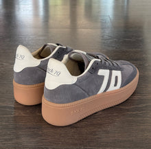 Carica l'immagine nel visualizzatore di Gallery, BACK 70 SNEAKER FONDO XXL CAMOSCIO GRIGIO
