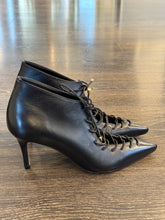 Carica l'immagine nel visualizzatore di Gallery, CECIL DECOLLETE' ALLACCIATA TACCO 6 CM IN PELLE NERA
