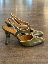 Carica l'immagine nel visualizzatore di Gallery, CECIL SLINGBACK IN VERNICE SALVIA TACCO 8 CM
