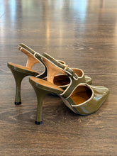 Carica l'immagine nel visualizzatore di Gallery, CECIL SLINGBACK IN VERNICE SALVIA TACCO 8 CM
