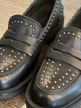 Carica l&#39;immagine nel visualizzatore di Gallery, BRUNO PREMI MOCASSINO IN PELLE NERA CON MICRO BORCHIE
