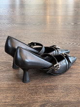 Carica l&#39;immagine nel visualizzatore di Gallery, BRUNO PREMI DECOLLETE PELLE NERO CON BORCHIE TACCO 6CM

