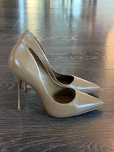 Carica l'immagine nel visualizzatore di Gallery, CARRANO DECOLLETE IN PELLE ALMOND TACCO 10,5CM  IN ACCIAIO
