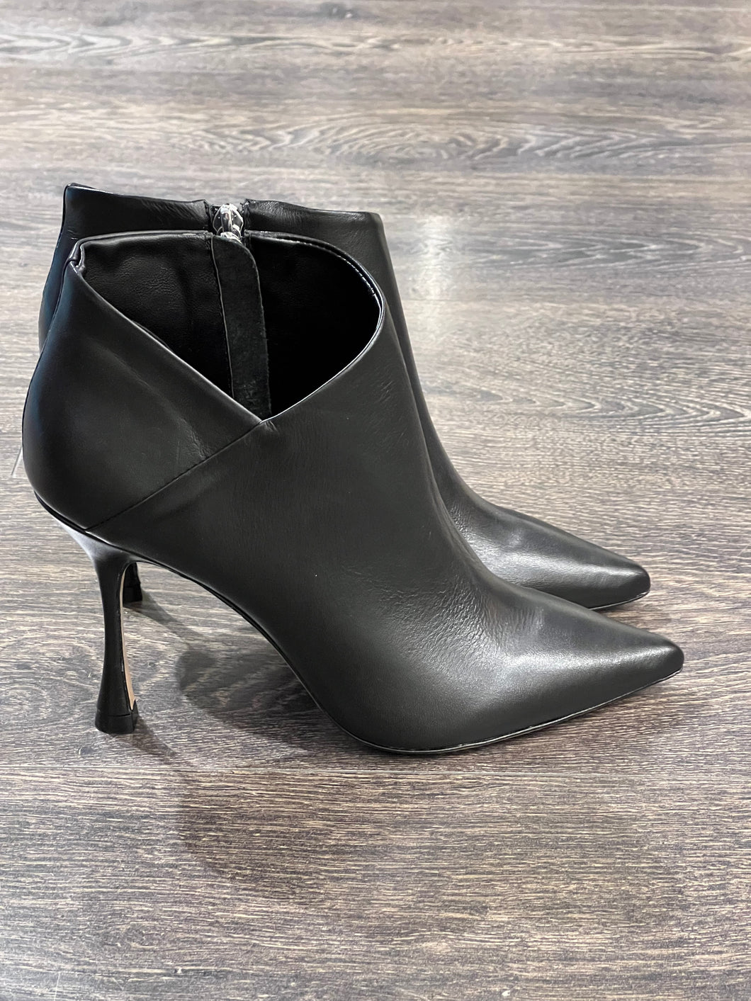 VICENZA TRONCHETTO NERO TACCO 9CM SCOLLO LATO
